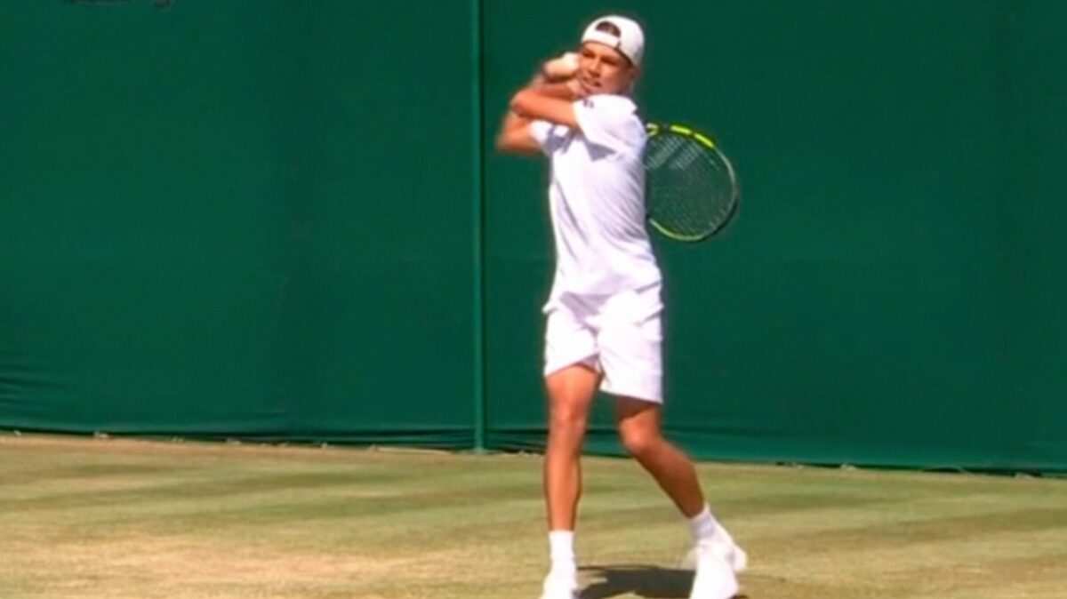 Ο Ραφαήλ Παγώνης στον τελικό του Wimbledon U14: Που θα δείτε τον ιστορικό αγώνα του 13χρονου Έλληνα τενίστα