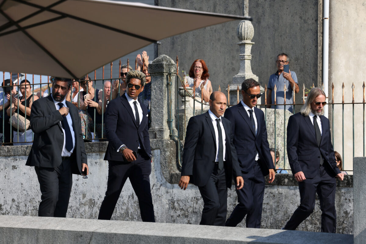 Xavier and Ricardo Carvalho at the funeral of Diogo Zota (photo Reuters