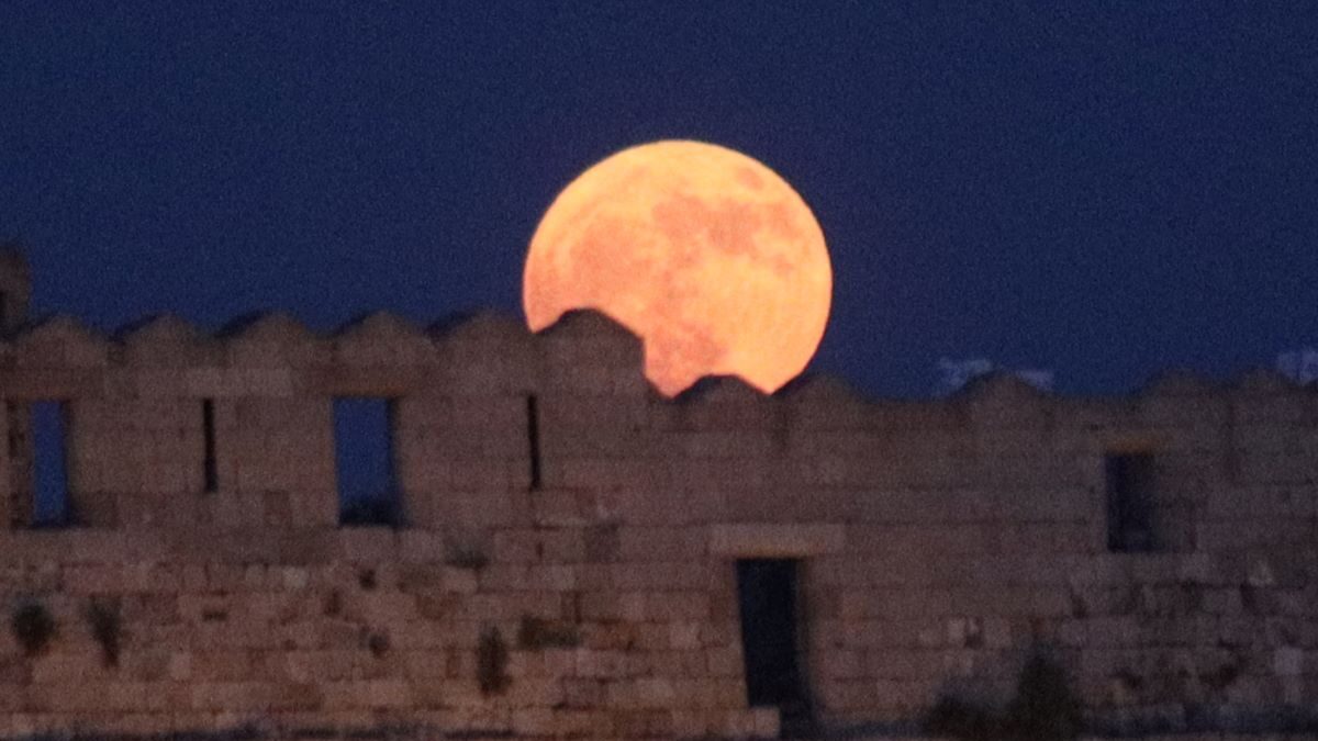 Πανσέληνος στο λιμάνι της Ρόδου