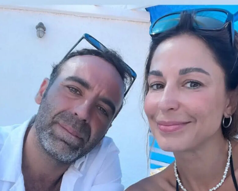 Κατερίνα Παπουτσάκη και Θάνος Χατζόπουλος σε κοινή φωτογραφία από τις καλοκαιρινές διακοπές τους