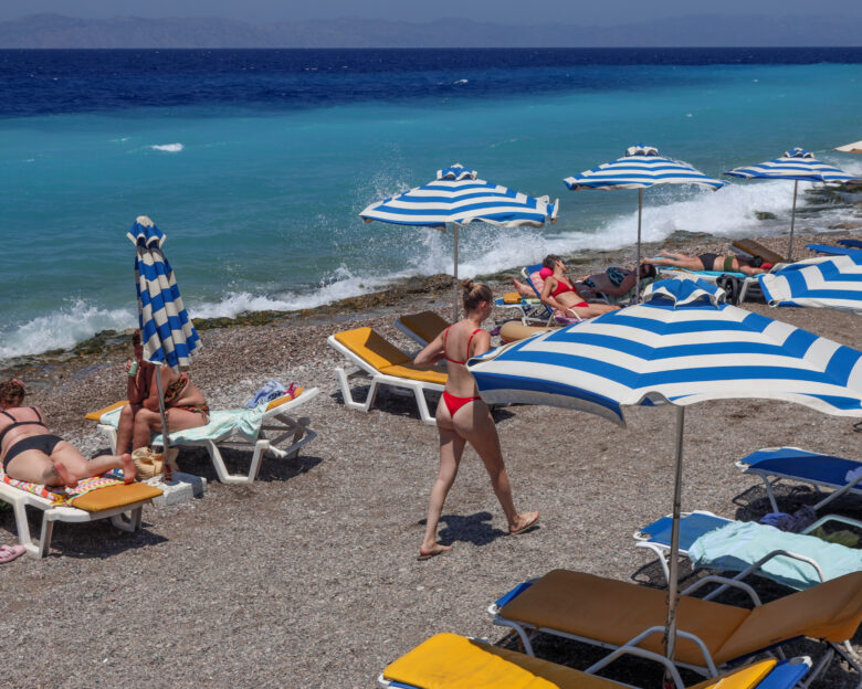 Καιρός: Καύσωνας διαρκείας πρωί και βράδυ – Στους 43 βαθμούς Κελσίου η θερμοκρασία