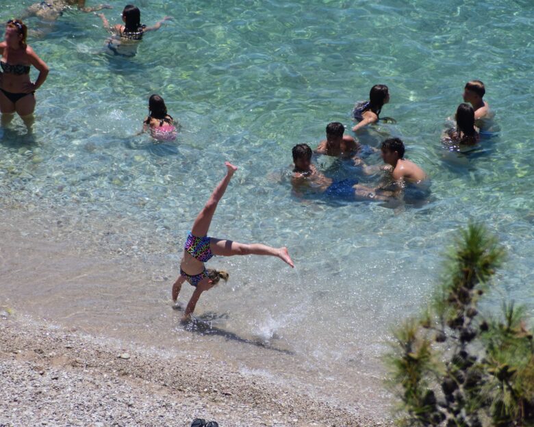 Καιρός: Στους 42°C η θερμοκρασία την Τρίτη και την Τετάρτη – Επικαιροποιήθηκε το έκτακτο δελτίο της ΕΜΥ