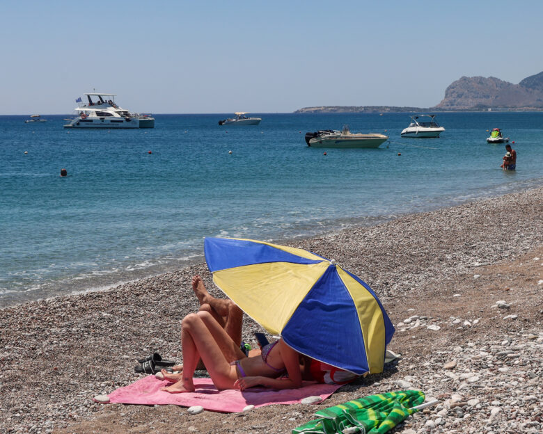 Καιρός: Κορυφώνεται ο καύσωνας με θερμοκρασίες στους 44 βαθμούς Κελσίου – Σήμερα και αύριο οι πιο δύσκολες μέρες