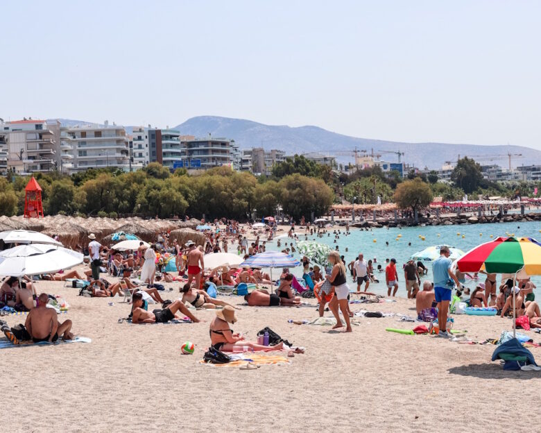 Καιρός: «Εμμονική» ζέστη μέχρι τα τέλη Ιουλίου – Στα ύψη ο υδράργυρος για αρκετές ημέρες