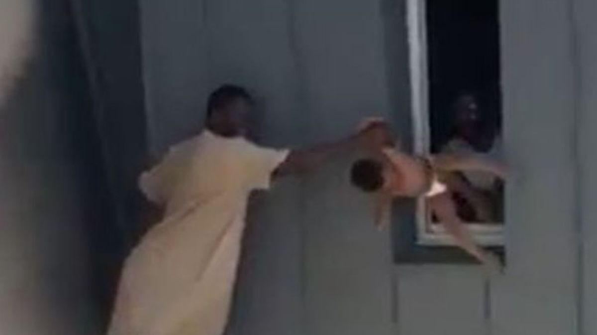 Άντρας σώζει μωρά από φλεγόμενο διαμέρισμα στο Παρίσι