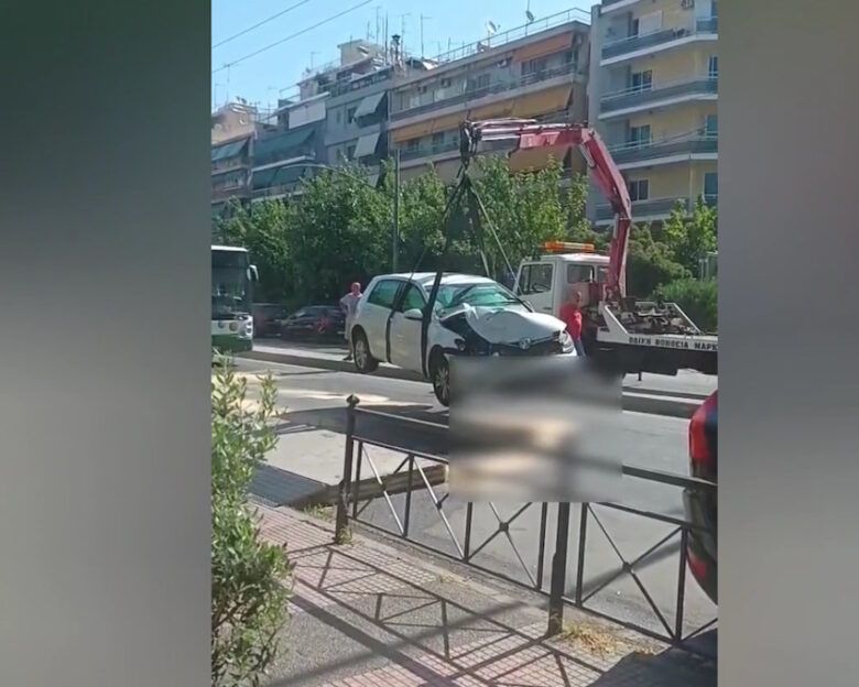 Τροχαίο στα Πατήσια: Λεωφορείο συγκρούστηκε με αυτοκίνητο στην Αχαρνών