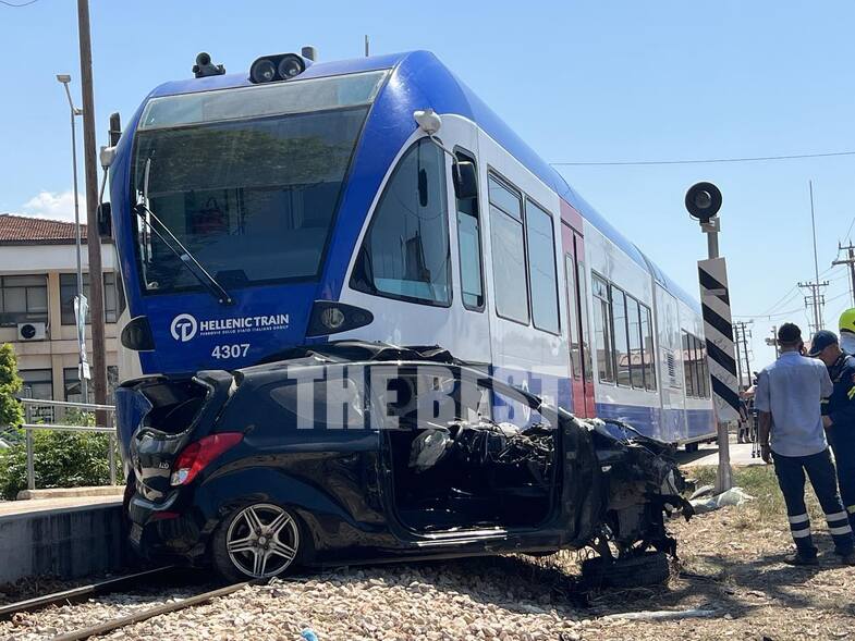 Πατρα σύγκρουση αυτοκινήτου με προαστιακό 