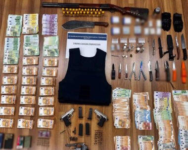 Κατασχεθέντα ευρήματα από τη δράση συμμοριών στον Πειραιά