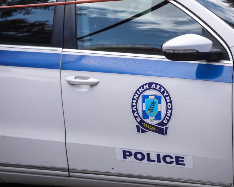 Εκρήξεις σε πολυκατοικίες σε Δάφνη και Άγιο Δημήτριο: Οπαδικά κίνητρα «βλέπει» το ελληνικό FBI