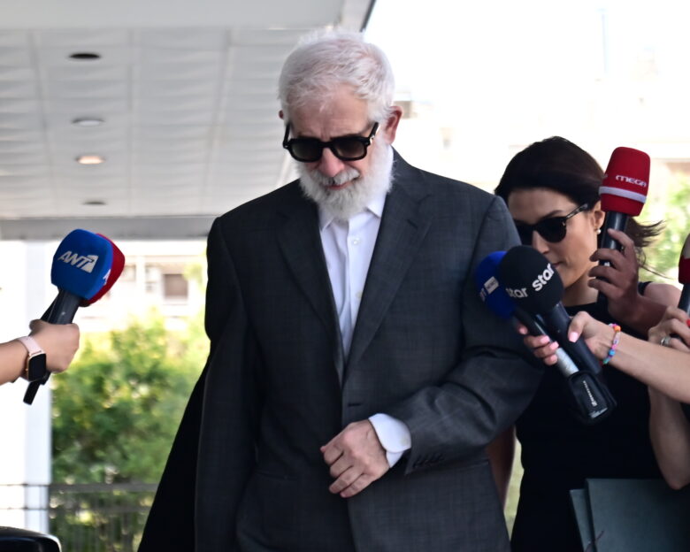 Πέτρος Φιλιππίδης: Το χρονικό των αποκαλύψεων που συγκλόνισαν το ελληνικό θέατρο – Οι καταγγελίες, η καταδίκη και η προσφυγή στον Άρειο Πάγο