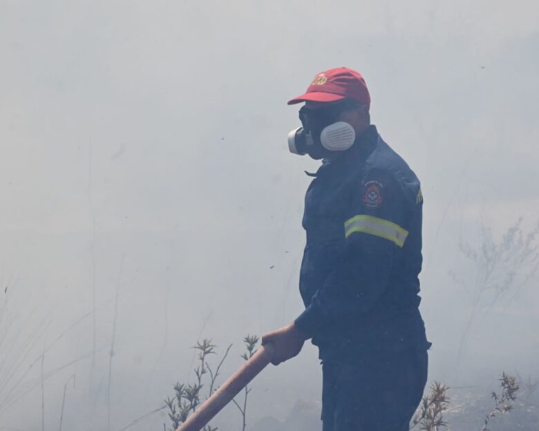 Μεγάλη φωτιά στις Αφίδνες στην περιοχή Δροσοπηγή , σηκώθηκαν 5 εναέρια μέσα – Μήνυμα 112 για απομάκρυνση