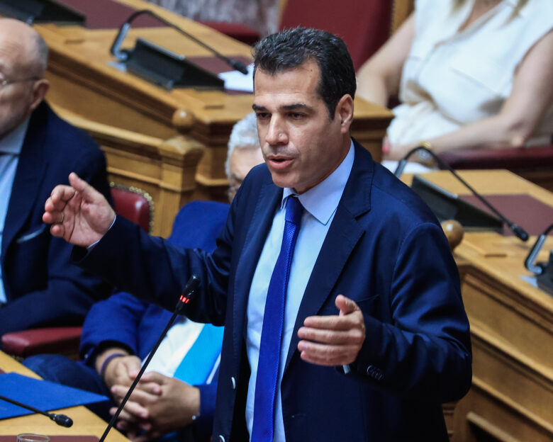 Θάνος Πλεύρης: Δραστική μείωση επιδομάτων και «λιτά» γεύματα για όλους τους αλλοδαπούς – «Το υπουργείο Μετανάστευσης δεν είναι ξενοδοχείο»
