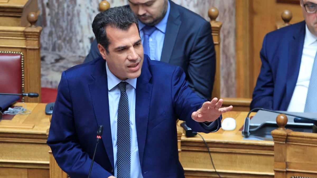 Ο Θάνος Πλεύρης στη Βουλή