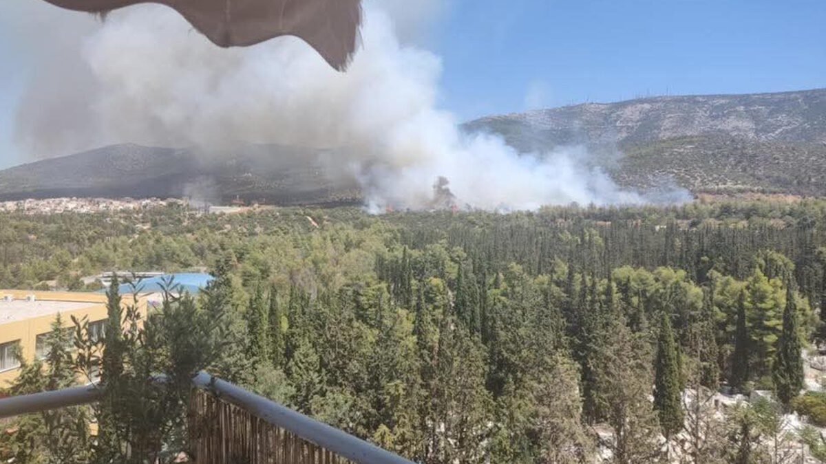 Φωτιά στην Πολυτεχνειούπολη στους πρόποδες του Υμηττού