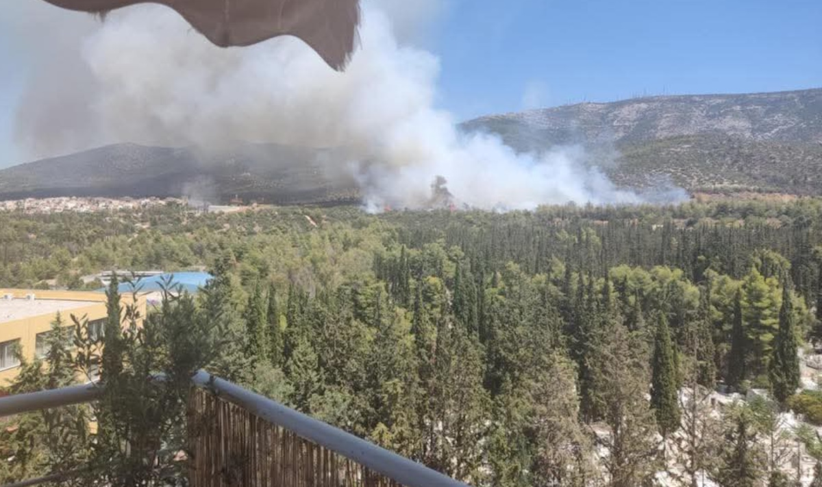 Φωτιά στην Πολυτεχνειούπολη στους πρόποδες του Υμηττού