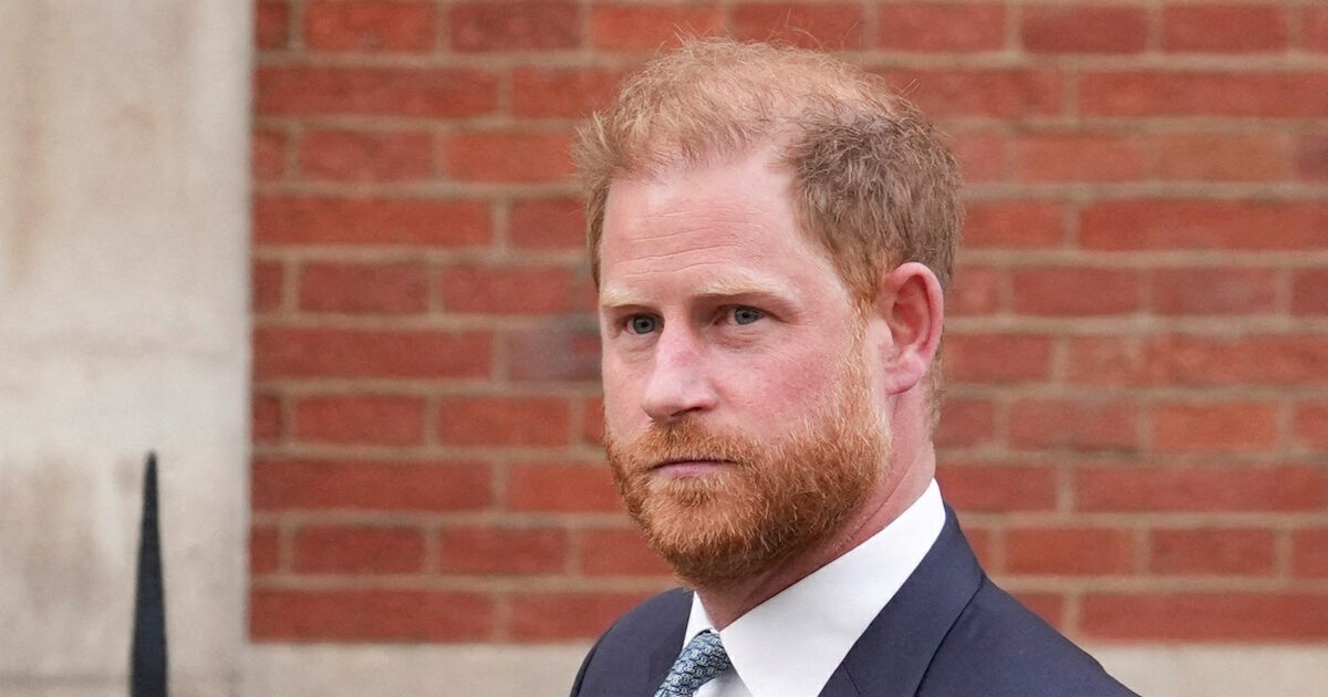 Prince Harry is preparing a “peace meeting” with King Charles, but does not intend to meet William