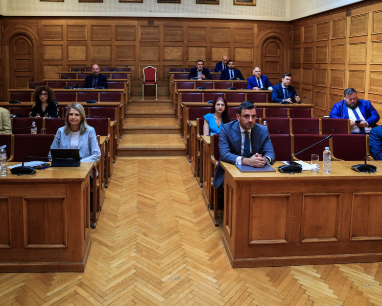 Προανακριτική για Καραμανλή τέλος με αποχωρήσεις από την αντιπολίτευση