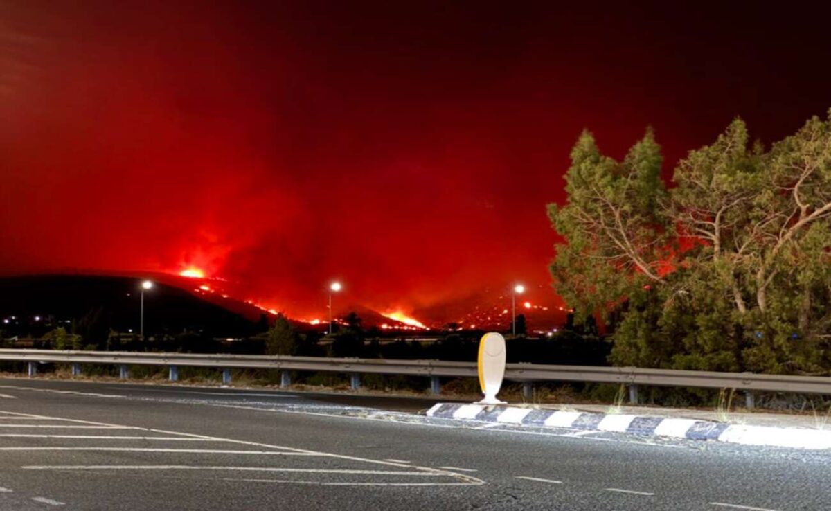 Ένας νεκρός από τις φωτιές στην Κύπρο – Νύχτα τρόμου στην Λεμεσό