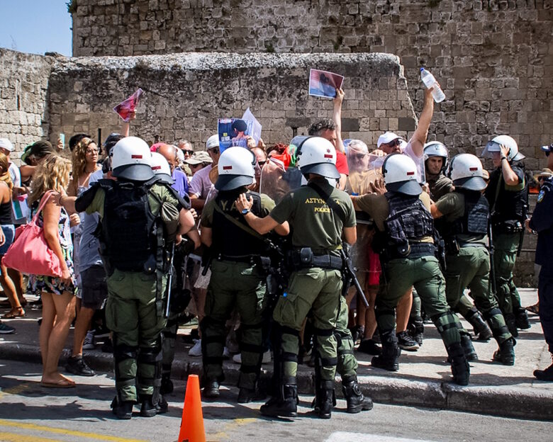 Δύο πρόσωπα στη Ρόδο για τους Ισραηλινούς τουρίστες: Υποδοχή με ένταση αλλά και με κεράσματα