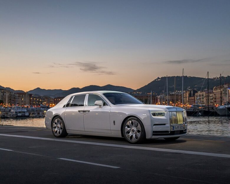 Η Rolls-Royce κάνει βόλτα στο Saint-Tropez