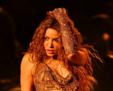 Η Σακίρα σε εμφάνισή της στα Grammy