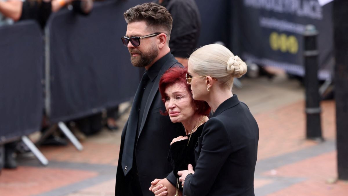 Η σύζυγος του Ozzy Osbourne, Sharon μαζί με τα δυο από τα 3 παιδιά τους, Kelly και Jack