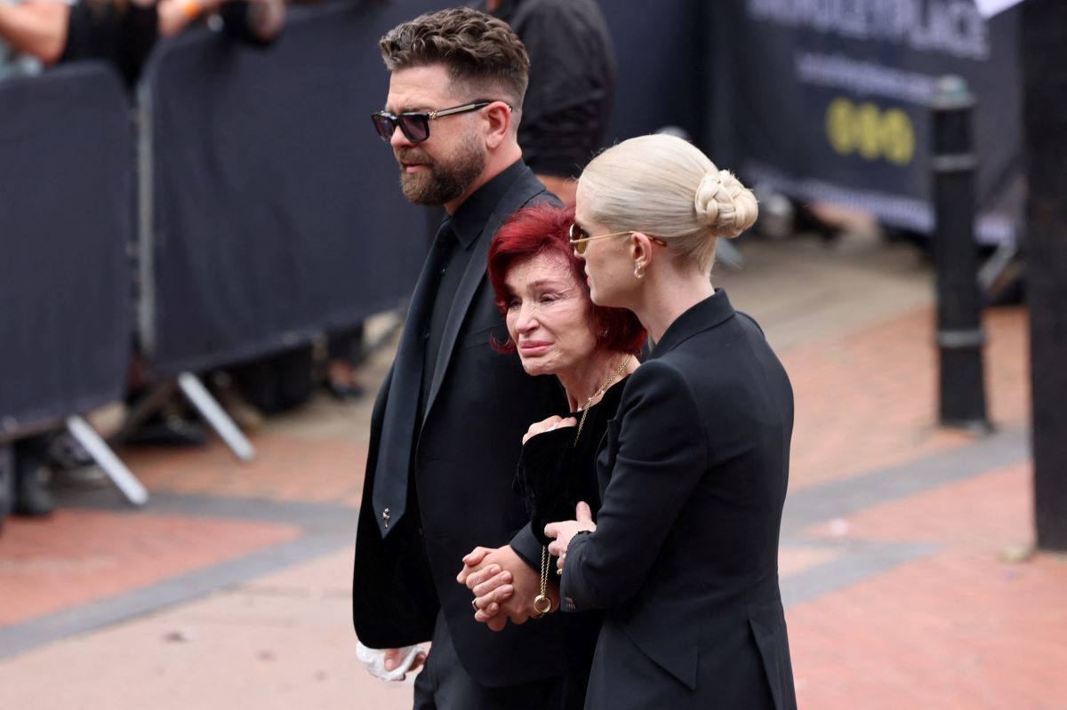 Η σύζυγος του Ozzy Osbourne, Sharon μαζί με τα δυο από τα 3 παιδιά τους, Kelly και Jack