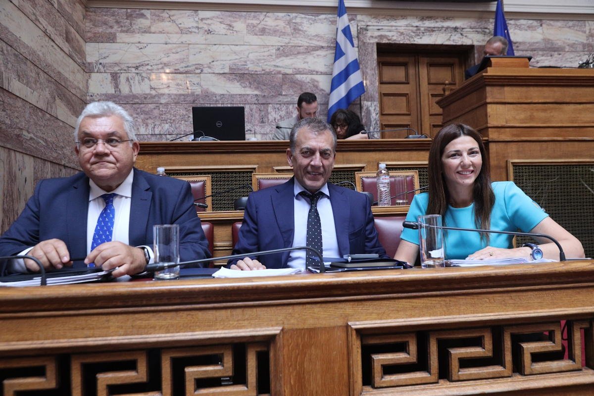 Η Υπουργός Παιδείας, Σοφία Ζαχαράκη με τον Υφυπουργό Αθλητισμού, Γιάννη Βρούτση