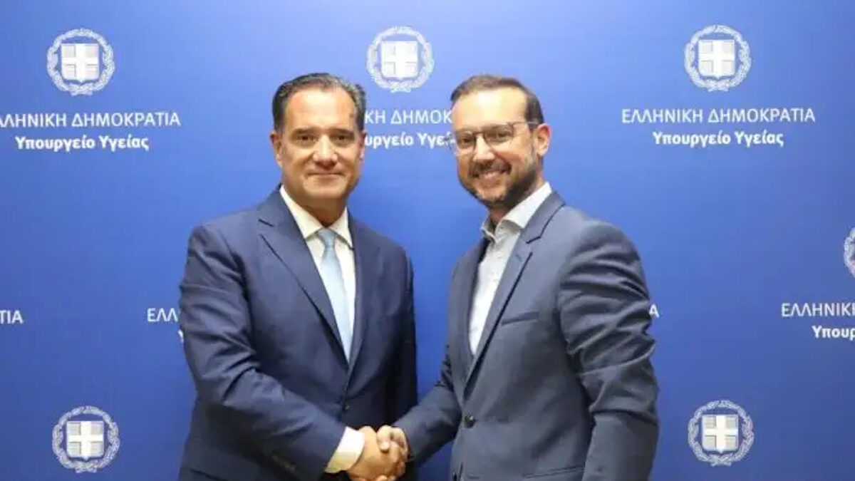 Ο Σπύρος Σαπουνάς (αριστερά) με τον Άδωνι Γεωργιάδη (δεξιά)