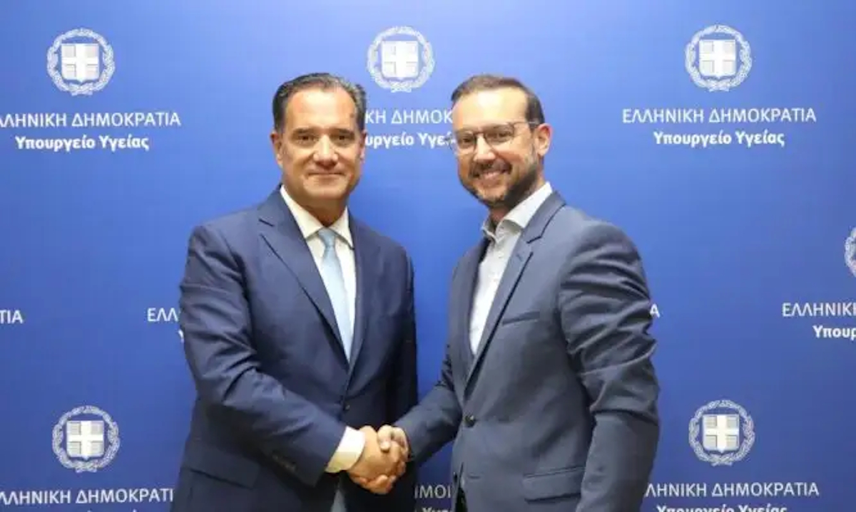 Ο Σπύρος Σαπουνάς (αριστερά) με τον Άδωνι Γεωργιάδη (δεξιά)