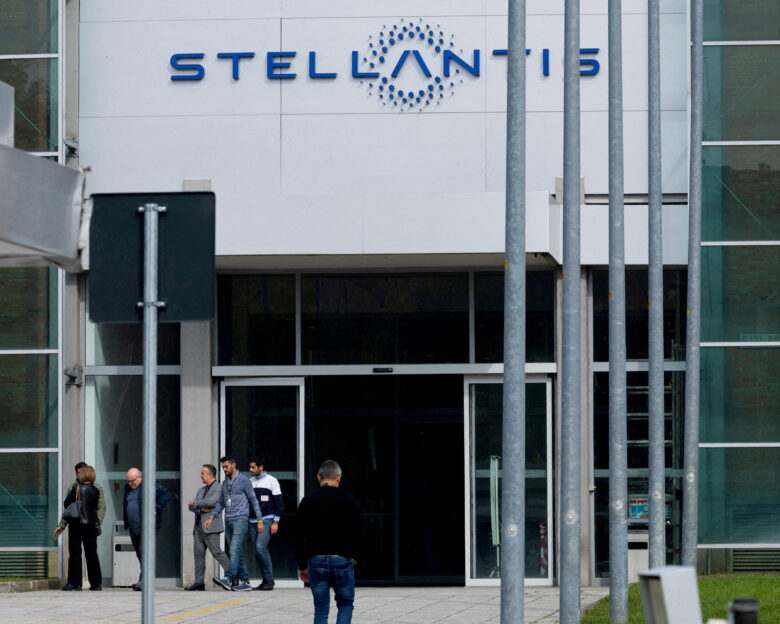 Η Stellantis αναμένει οικονομική απώλεια 1,21 δισ. ευρώ από τους δασμούς των ΗΠΑ στο β’ εξάμηνο του 2025