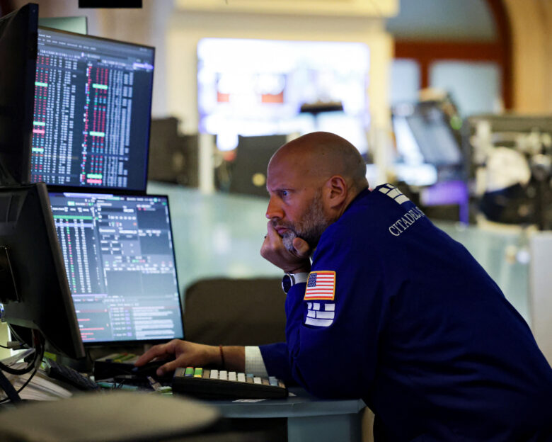 Wall Street: Ο Dow Jones χάνει πάνω από 400 μονάδες – Οι δασμοί Τραμπ ταράζουν τις αγορές