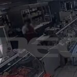 34χρονος σε σούπερ μάρκετ στην Κυψέλη έβγαλε μαχαίρια και αυτοτραυματίστηκε