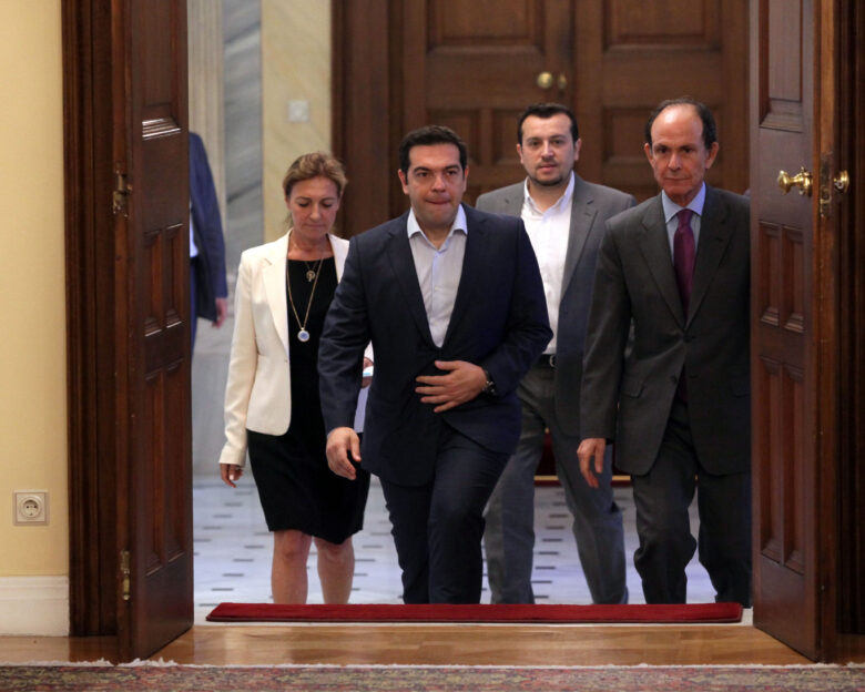 ΠΑΣΟΚ σε Τσίπρα: Έπαιξες την χώρα στα ζάρια – Η ιστορία δεν γράφεται με όρους μάρκετινγκ, αλλά από το βίωμα του ελληνικού λαού