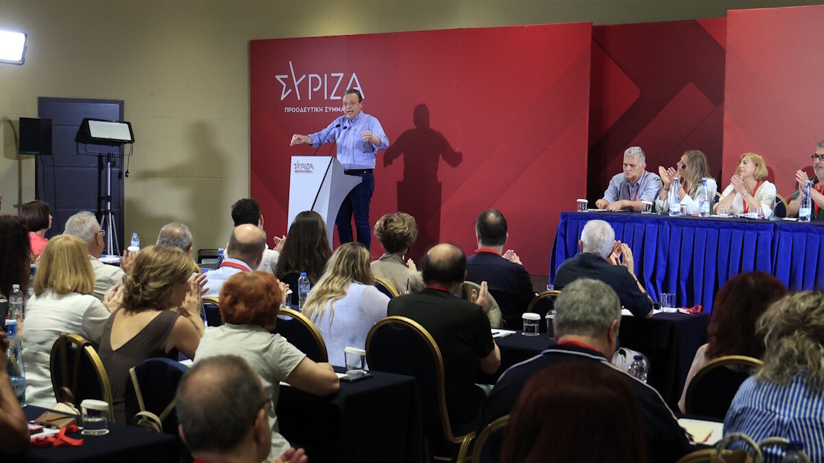 Ο Σωκράτης Φάμελλος στο βήμα της συνεδρίασης της Κεντρικής Επιτροπής του ΣΥΡΙΖΑ
