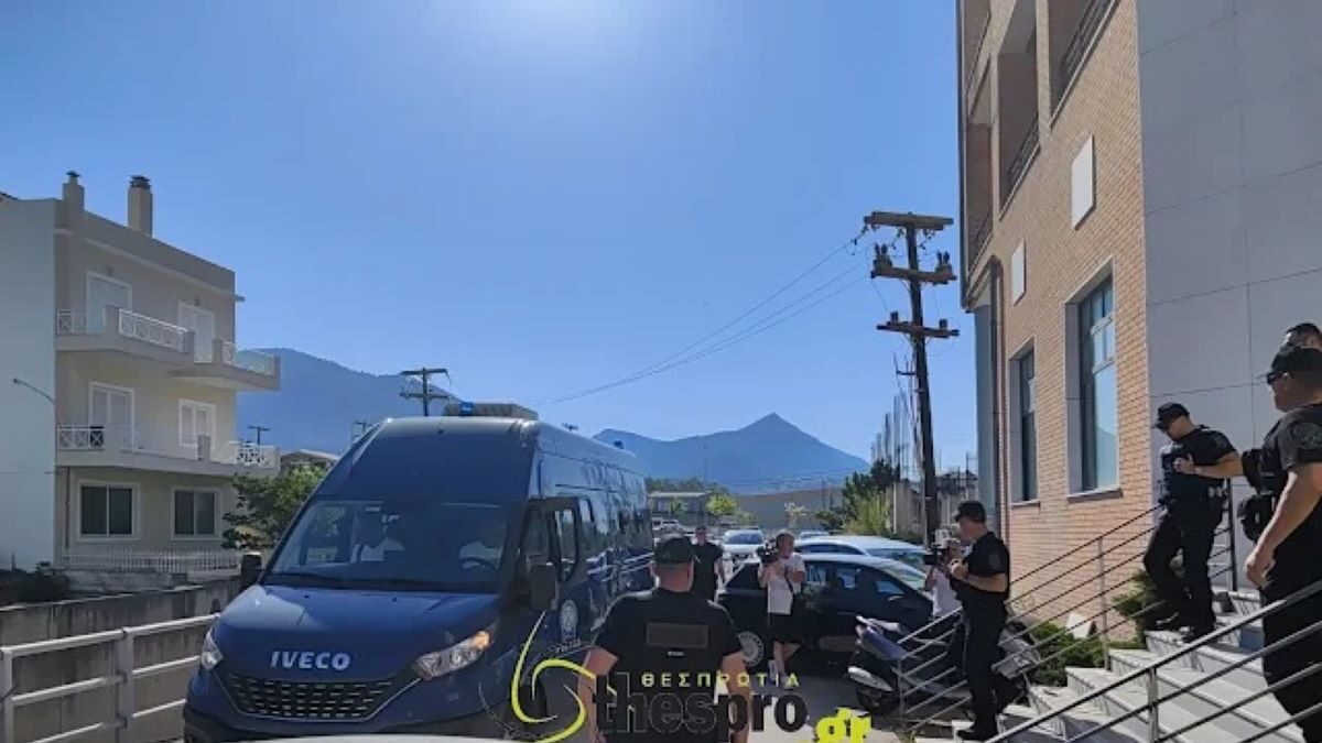 Κατά τη μεταφορά των τελεωνειακών στον Εισαγγελέα