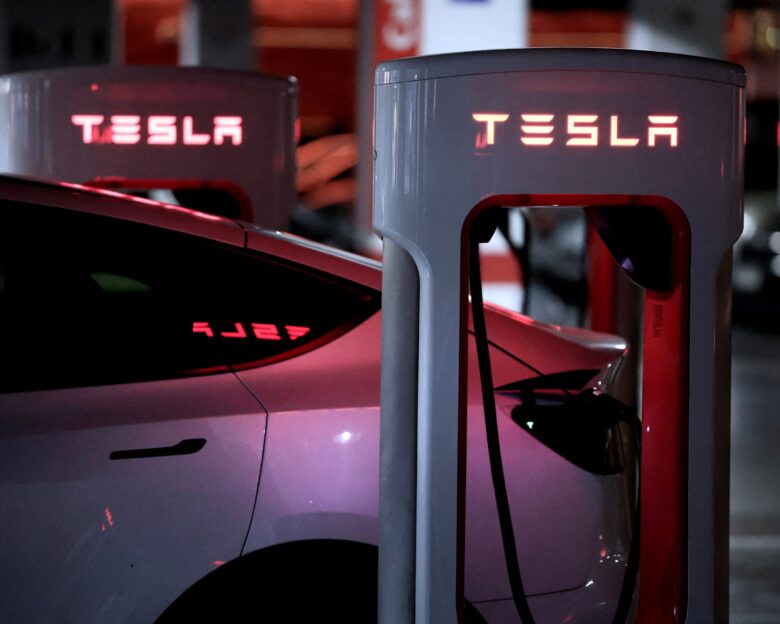 Σε πτώση η μετοχή της Tesla μετά την ίδρυση κόμματος Μασκ στις ΗΠΑ