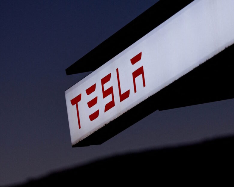 Tesla: Μείωση 6,62% καταγράφει η μετοχή τoυ εταιρικού κολοσσού του Μασκ μετά τη νέα κόντρα του με τον Τραμπ