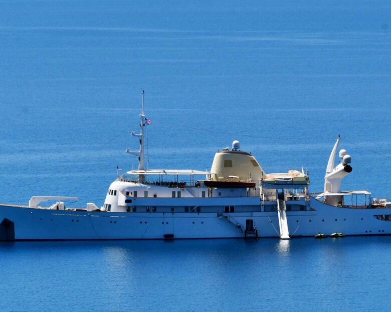Στο Ναύπλιο η θρυλική θαλαμηγός του Αριστοτέλη Ωνάση «Christina O» – Βίντεο και φωτογραφίες