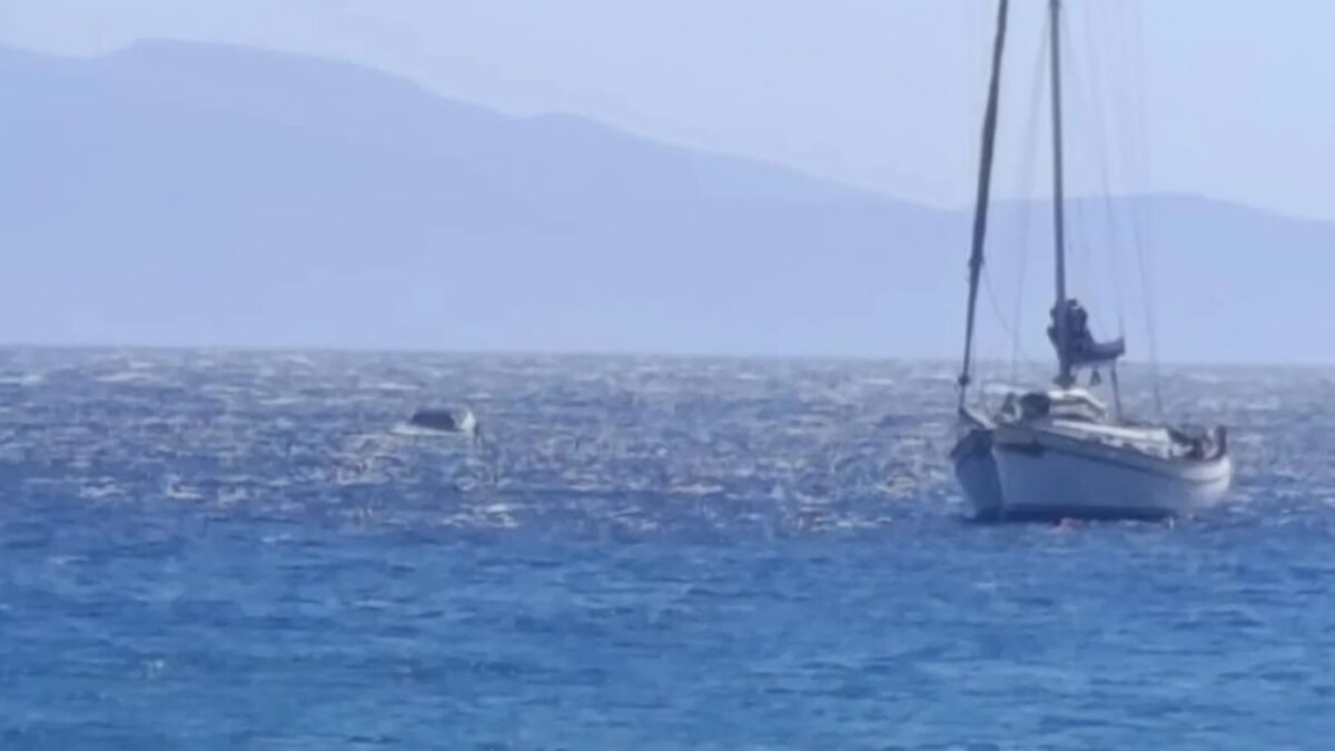 Το όχημα που έπεσε στη θάλασσα