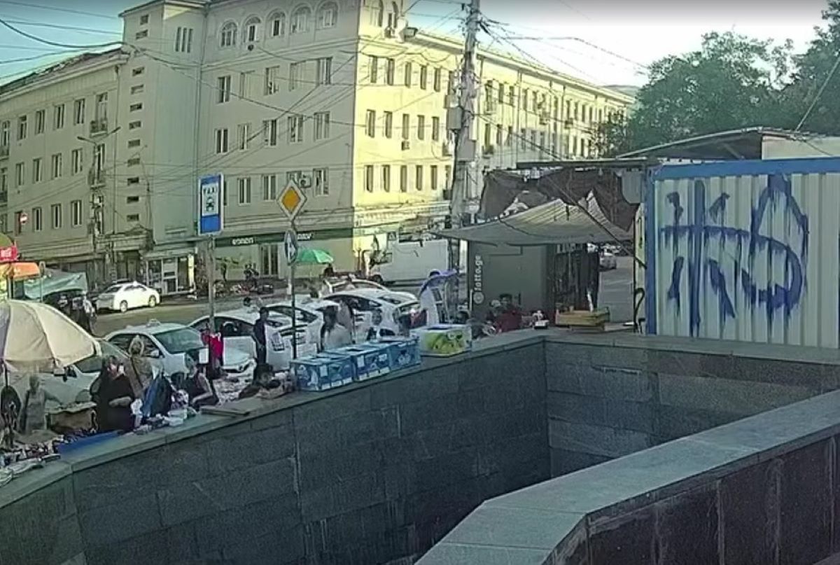 Σοκ από την κατάρρευση κτιρίου στη Γεωργία