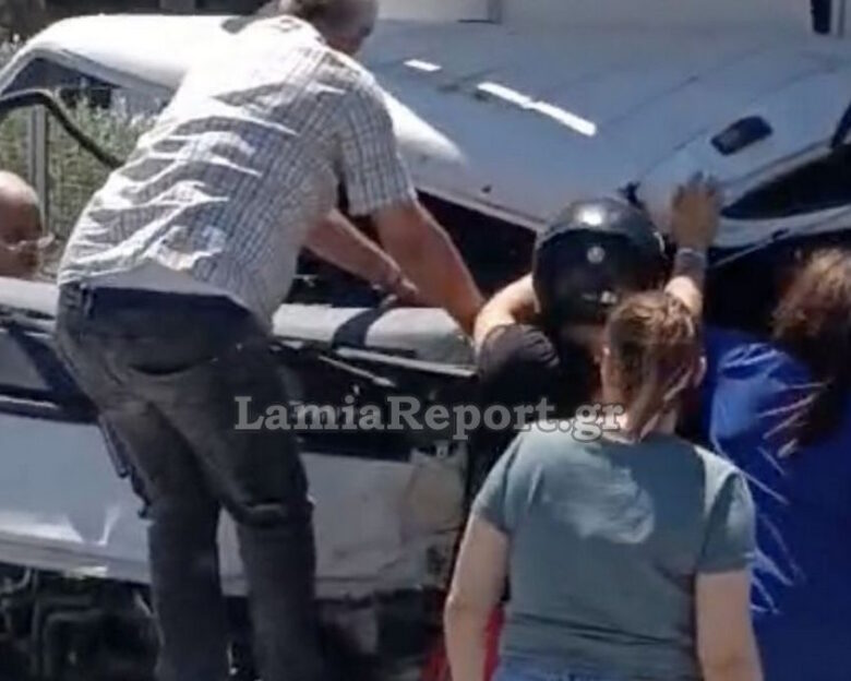 Βοιωτία: Καρέ – καρέ η επιχείρηση απεγκλωβισμού οδηγού μετά από σύγκρουση φορτηγών