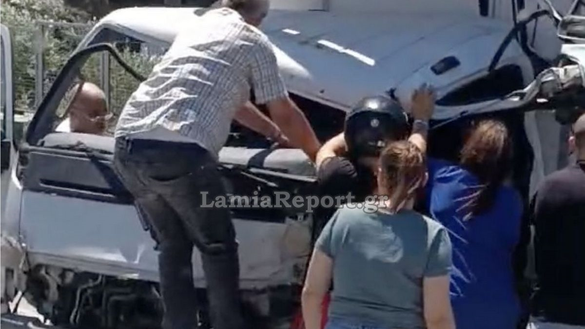 Σύγκρουση φορτηγών στην Εθνική Οδό Σχηματαρίου - Θηβών