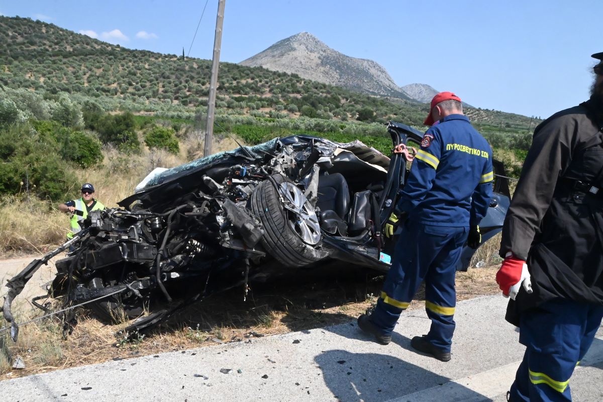 Σε άμορφη μάζα σιδηρικών μετατράπηκε το τζιπ των θυμάτων