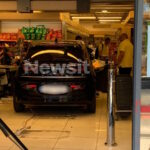 Αυτοκίνητο έπεσε σε σούπερ μάρκετ στη Νίκαια