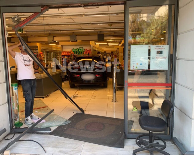 Νίκαια: «Αντί να ανάψω το air-condition, πάτησα λάθος μοχλό», λέει η οδηγός που «εισέβαλε» σε σούπερ μάρκετ
