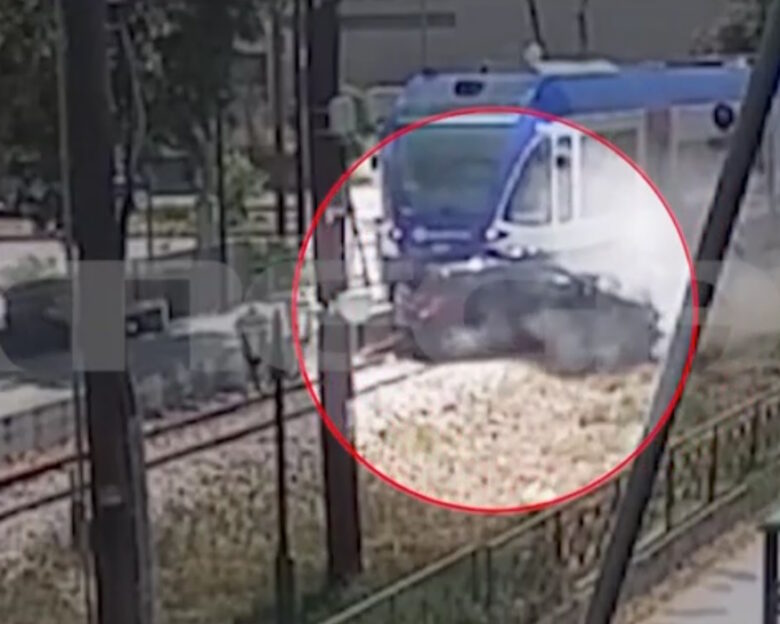 Πάτρα: Νέο βίντεο ντοκουμέντο από τη σφοδρή σύγκρουση αυτοκινήτου με συρμό του Προαστιακού