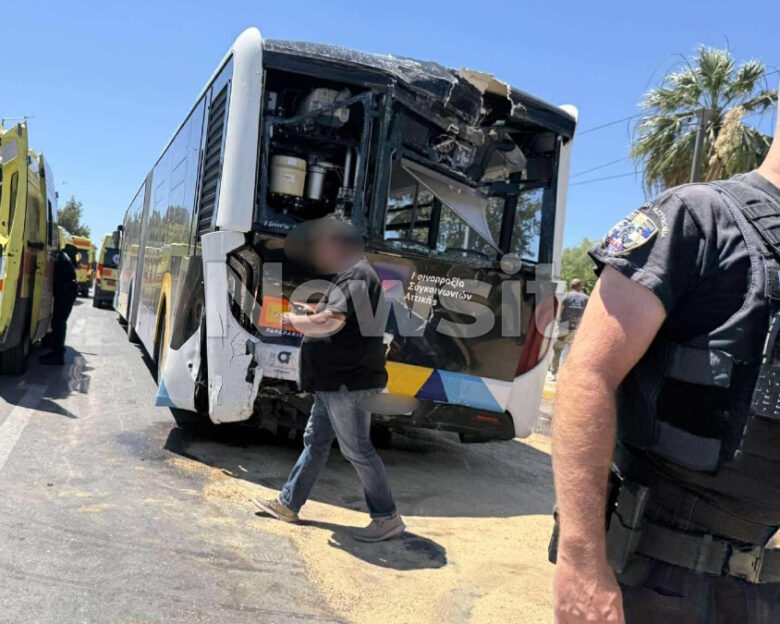 Συγκρούστηκαν λεωφορεία στη Βούλα: 11 τραυματίες, ανάμεσά τους και παιδιά – Οι 2 είναι σε σοβαρή κατάσταση