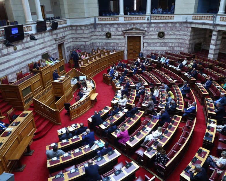 Το ΠΑΣΟΚ ζήτησε αναβολή της ψηφοφορίας στη Βουλή για την προανακριτική για τον ΟΠΕΚΕΠΕ