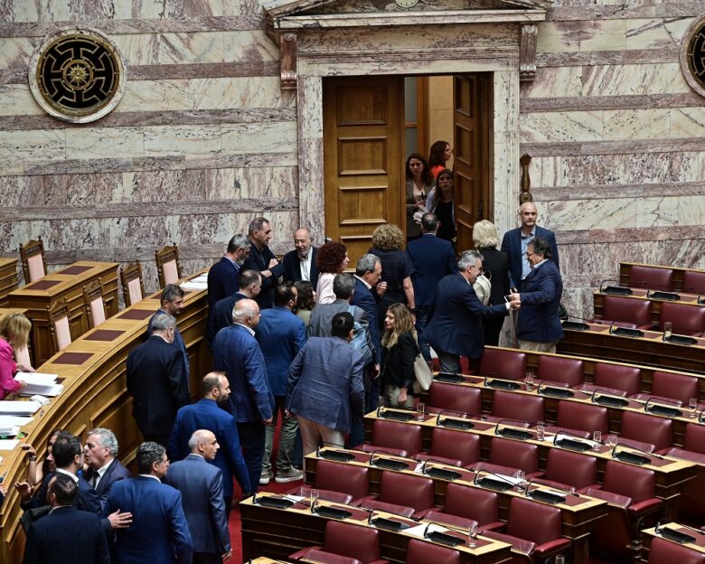 Το ΠΑΣΟΚ ζήτησε αναβολή της ψηφοφορίας στη Βουλή για την προανακριτική για τον ΟΠΕΚΕΠΕ και απορρίφθηκε
